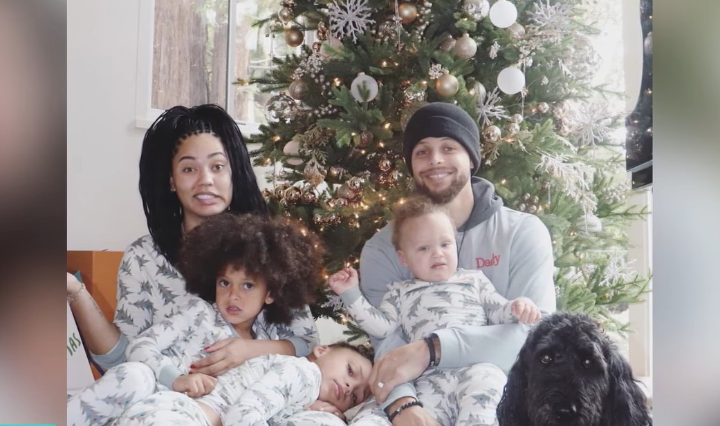 Steph Curry and Ayesha Curry with their children