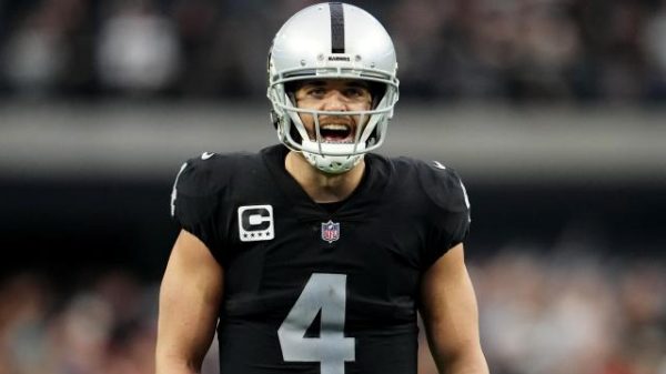 what happened to derek carr
