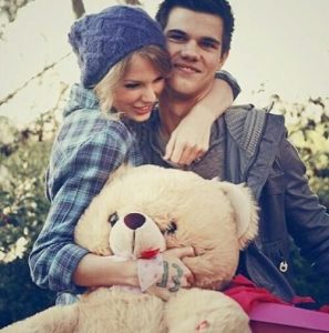 Taylor Swift and Taylor Lautner at the sets of Valentine's Day movie. 