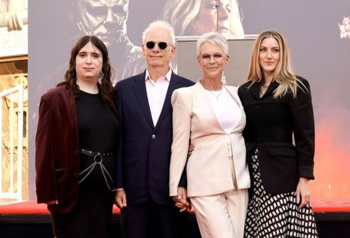 Jamie Lee Curtis with her family