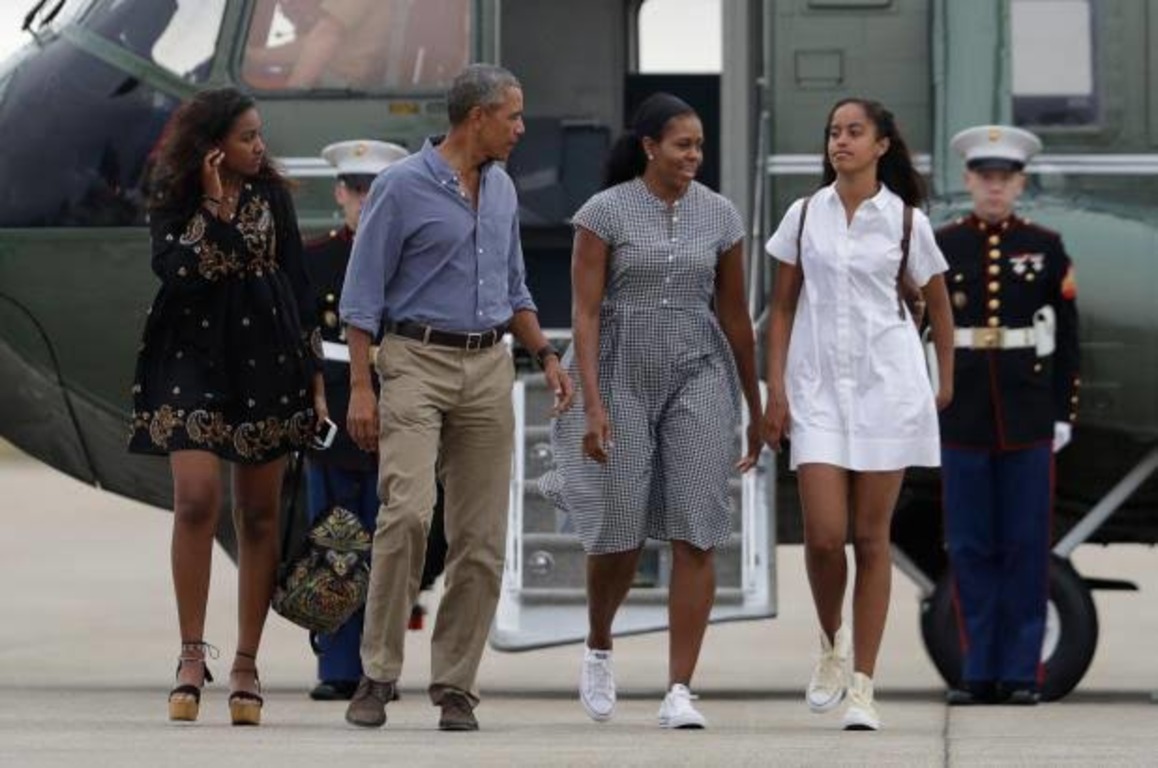 Michelle Obama with Barack Obama and her kids