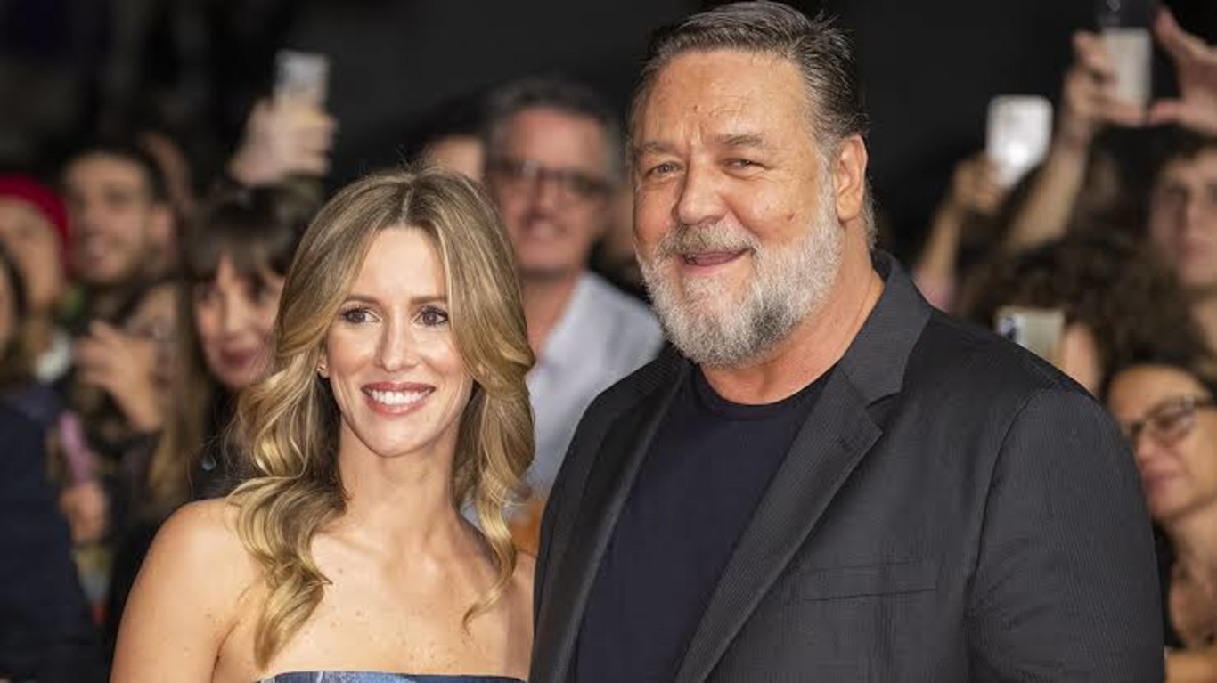 Russell Crowe and Britney Theriot