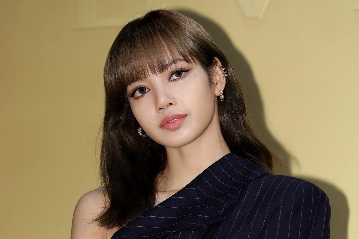 Lisa blackpink net worth