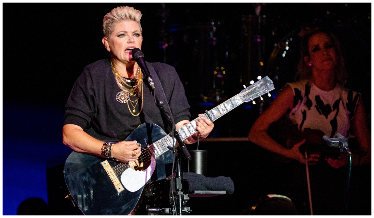 Natalie Maines performing in a live concert