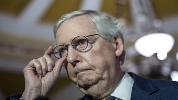 Mitch McConnell freezes in the middle of the speech, worrying the people in the hall.