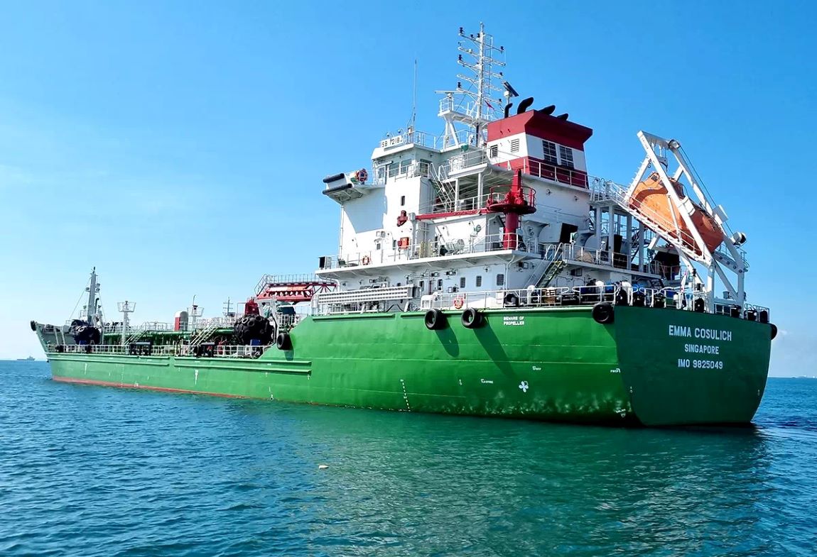 China Introduces Its First Methanol Bunkering Ship