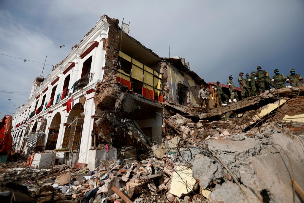 Dual Earthquakes Lay Bare Mexico’s Profound Economic Disparities