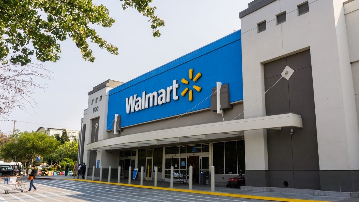 Walmart Announces Managers Can Now Earn Up to $400,000 Annually Without Requiring a College Degree