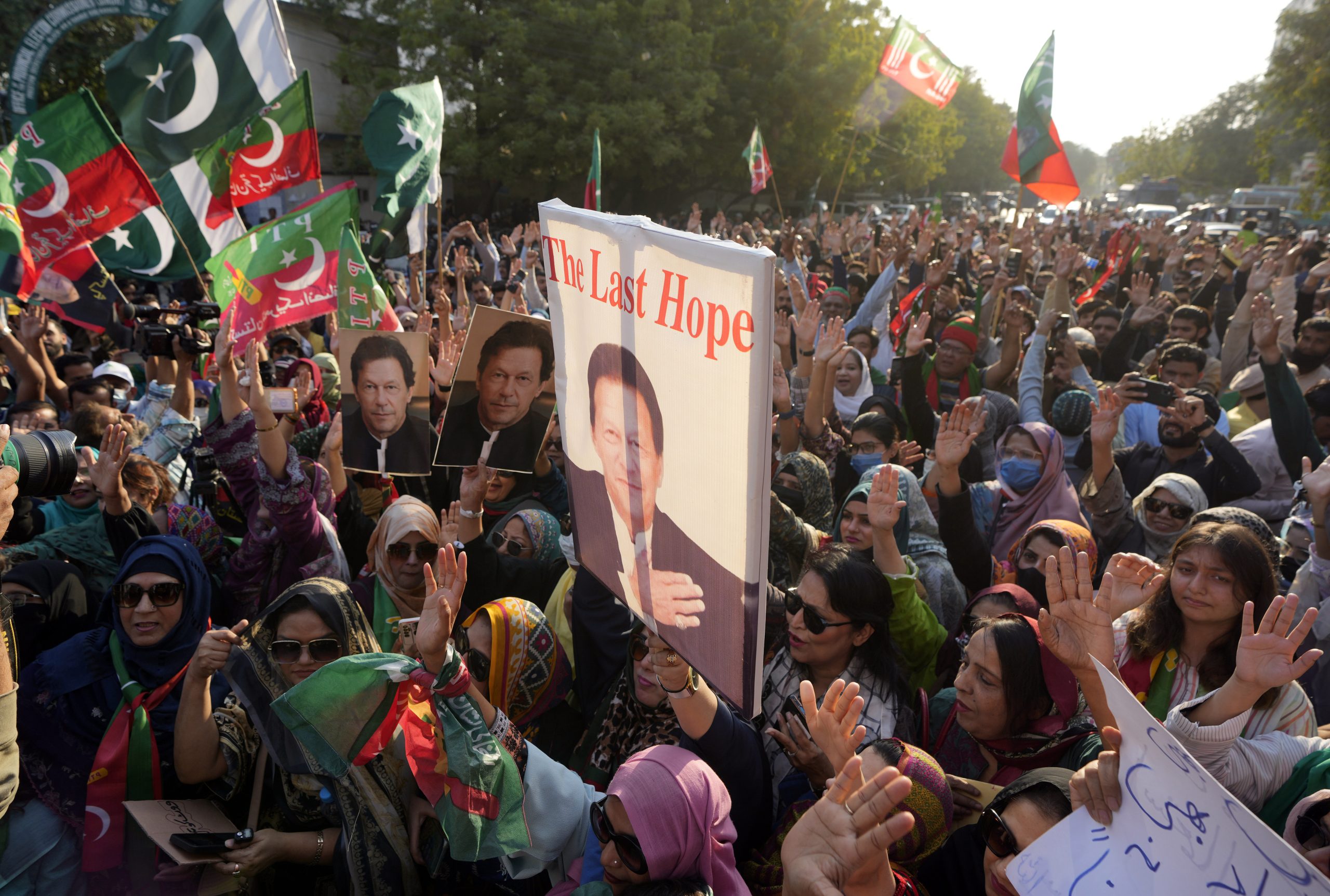 Allies of Imran Khan Secure Biggest Share of Seats in Pakistan’s Final Election Tally