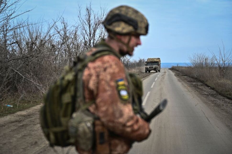Ukraine’s Top General, Defence Minister Visit Posts Near Front Line