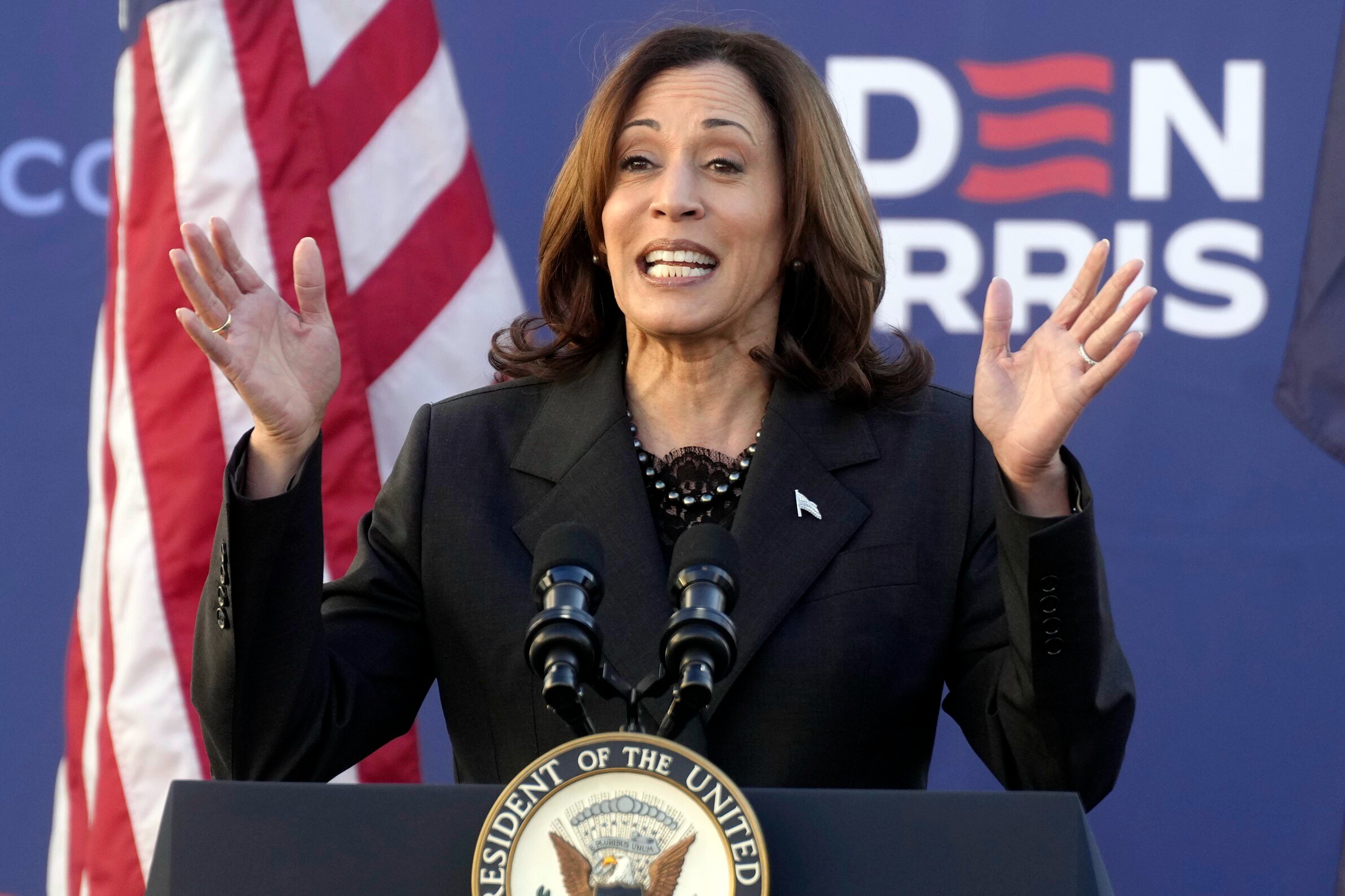 Harris Concludes South Carolina Campaign Push Ahead of Democrats' First-in-the-Nation Primary