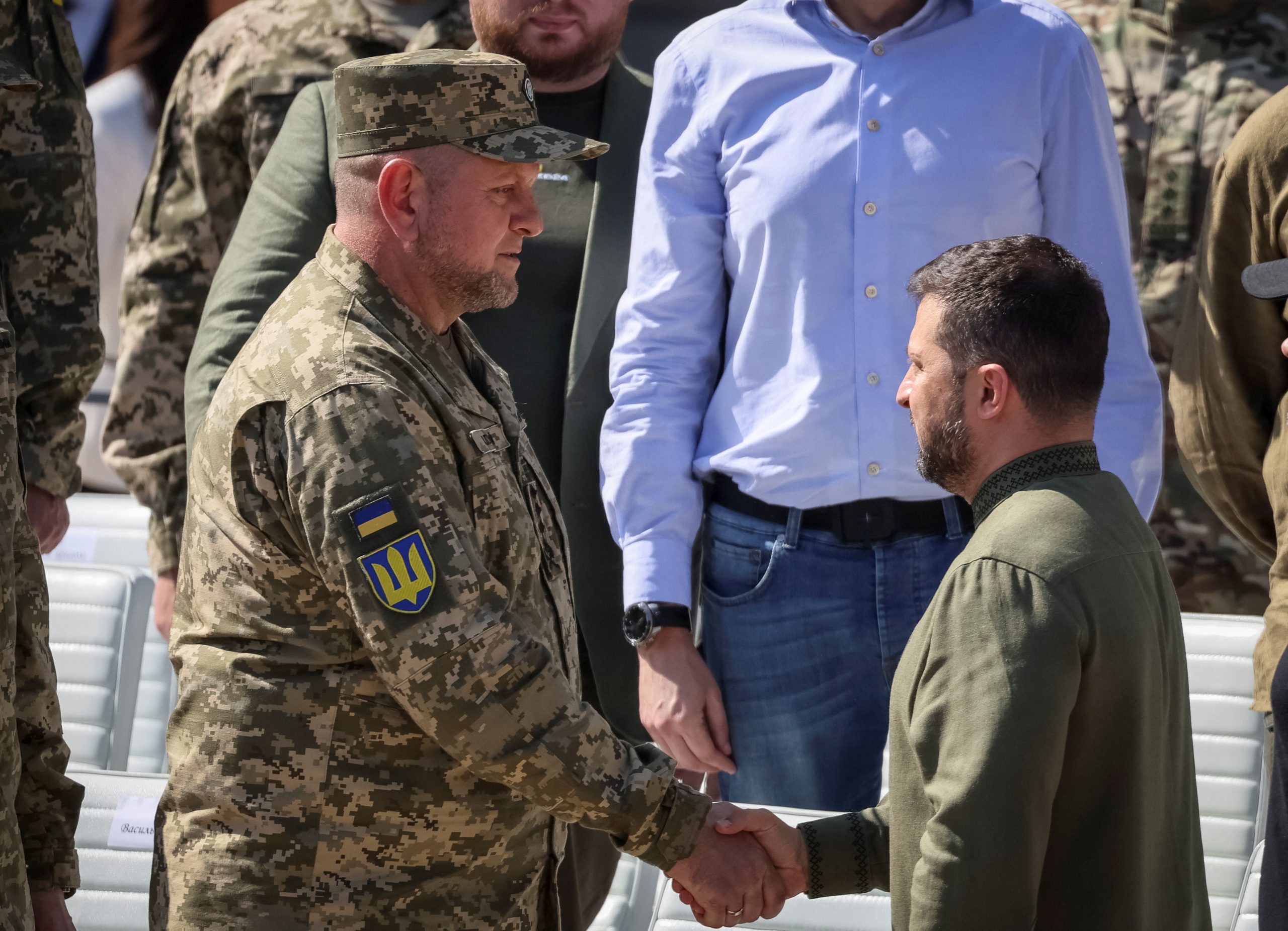 Ukraine's Change of Army Chief Amidst War with Russia: A Crucial Shake-Up at a Challenging Time
