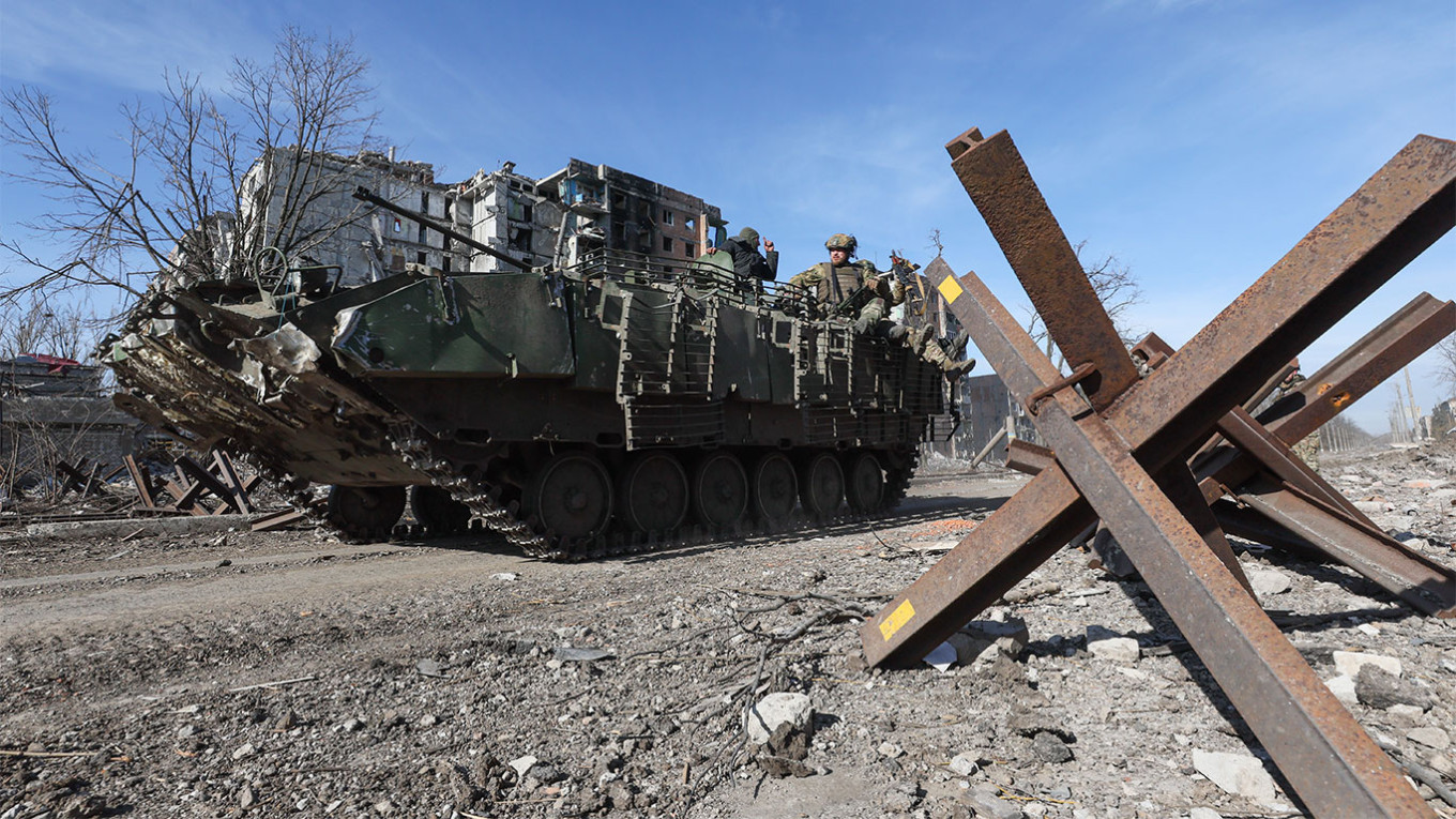 Ukrainian Troops Withdraw from Two Villages Near Avdiivka