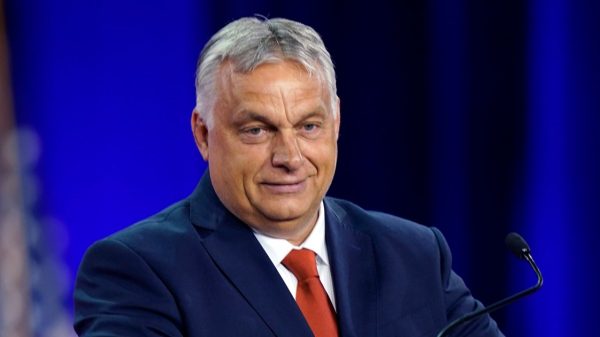 Trump hosts hard-line Hungarian leader Viktor Orbán at Mar-a-Lago