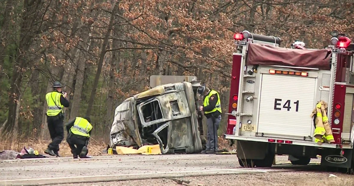 9 Dead, 1 Injured in Semi-Van Collision in Rural Wisconsin