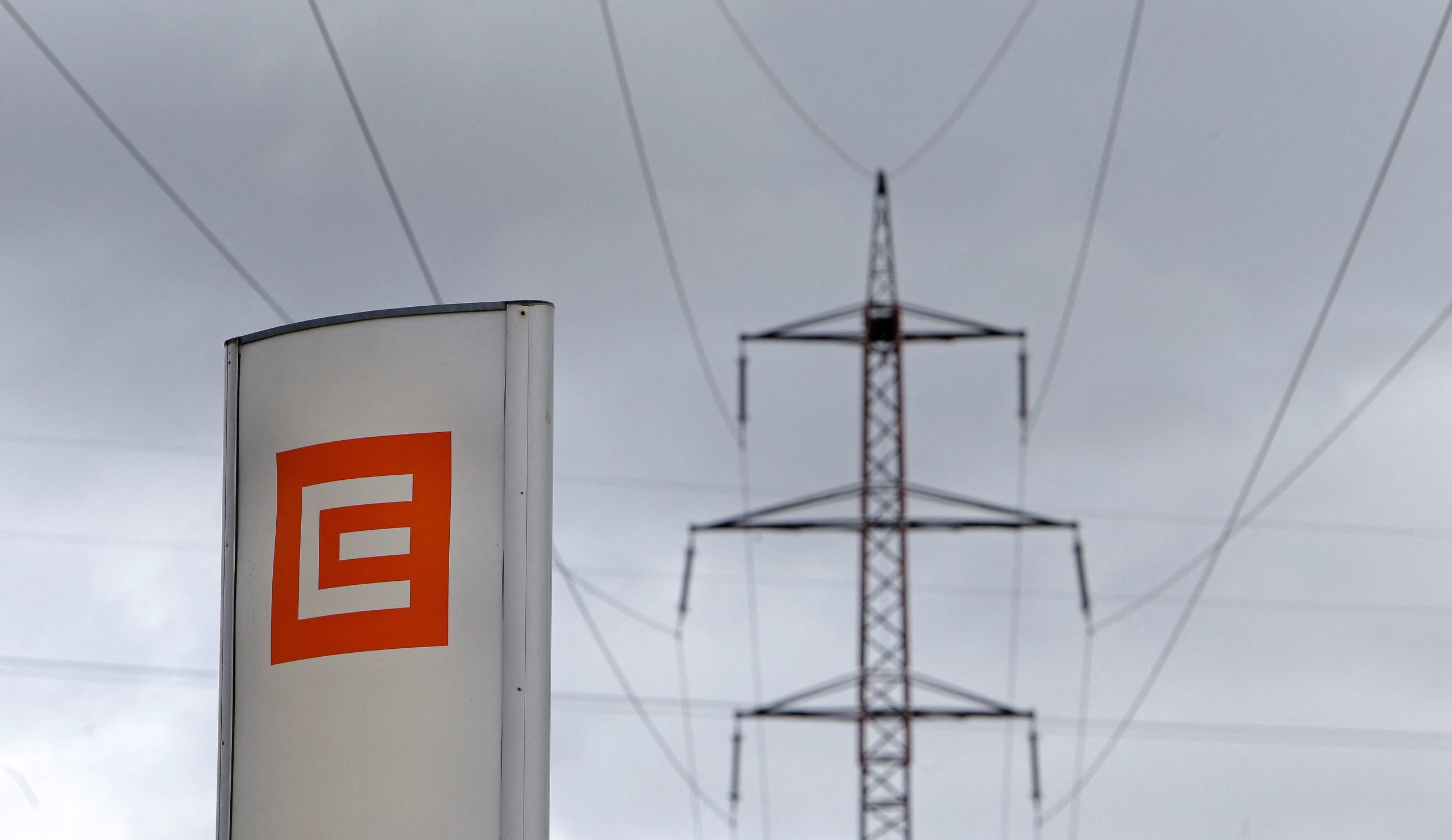 CEZ Reports 63% Decline in 2023 Net Profit, Cites Windfall Tax Amid Energy Price Surge