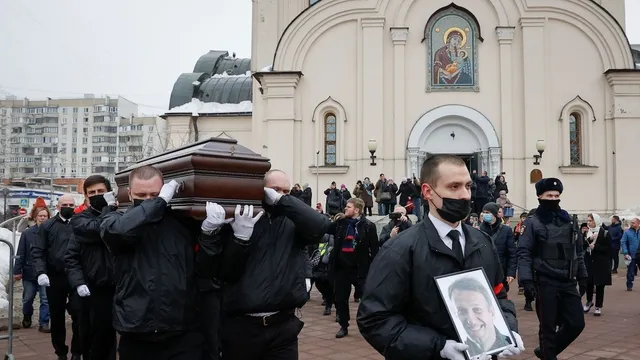Mourners of Alexei Navalny Express Grief for a Democratic Russia