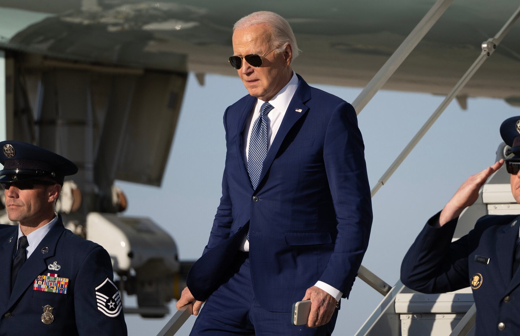 Biden to Sign Aid Package for Ukraine and Israel