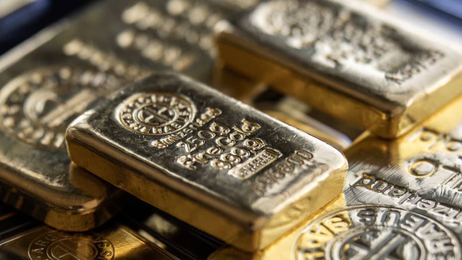 Gold Price Declines Ahead of Busy Week for US Economic Data