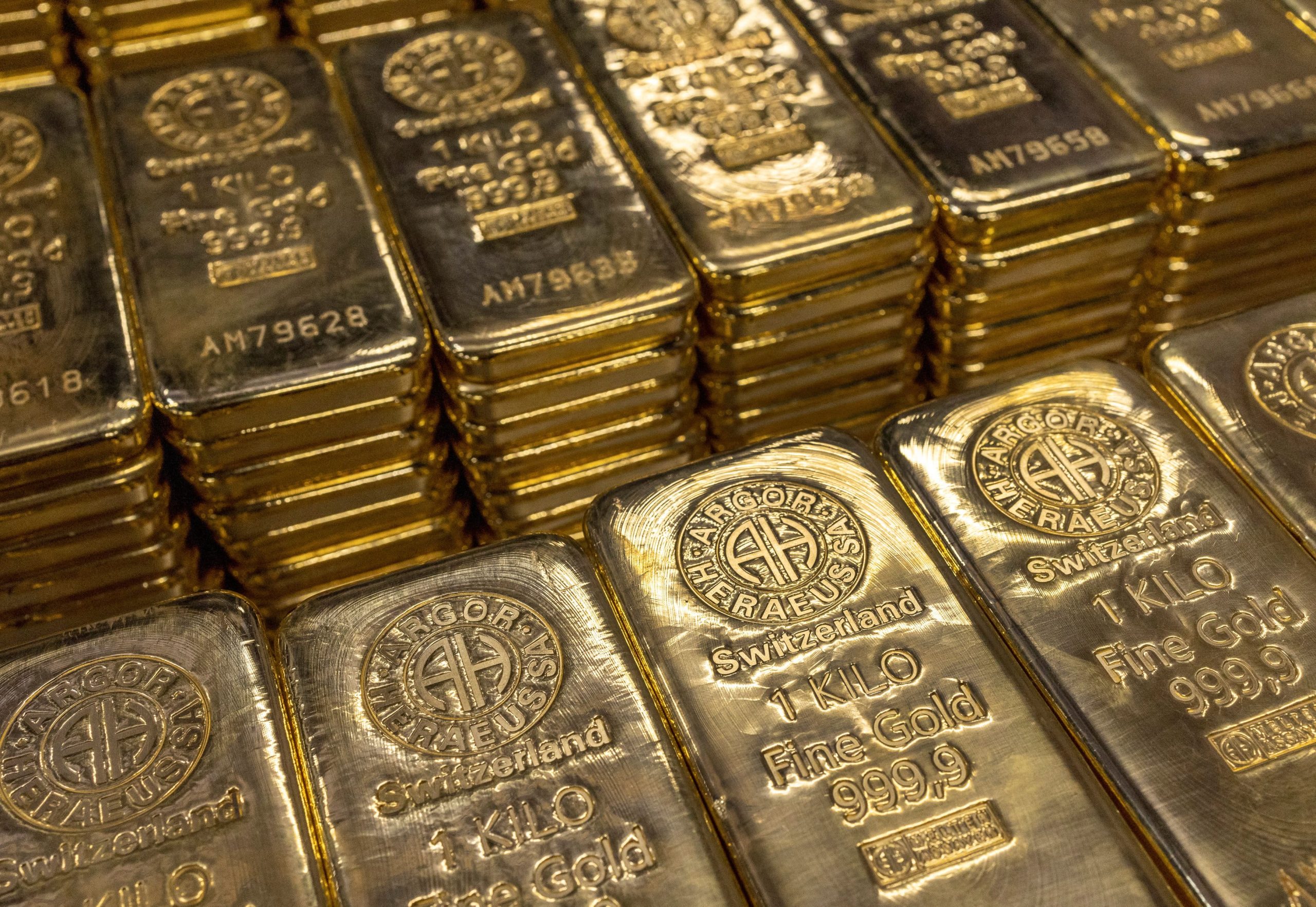 Gold Prices Expected to Rise: Rebound as Investors Tread Cautiously, Targeting $2,400