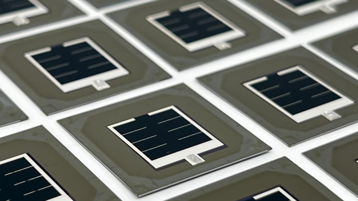 Innovative Solar Breakthrough: Perovskite-Perovskite Tandem Cell Hits 28.20% Efficiency