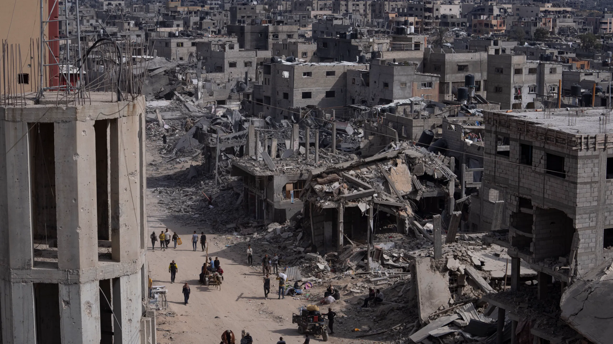 Khan Younis Devastation: Palestinians Return After Israeli Withdrawal